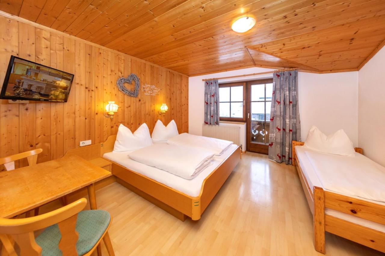 Pension Alpenrose Maishofen Exterior photo